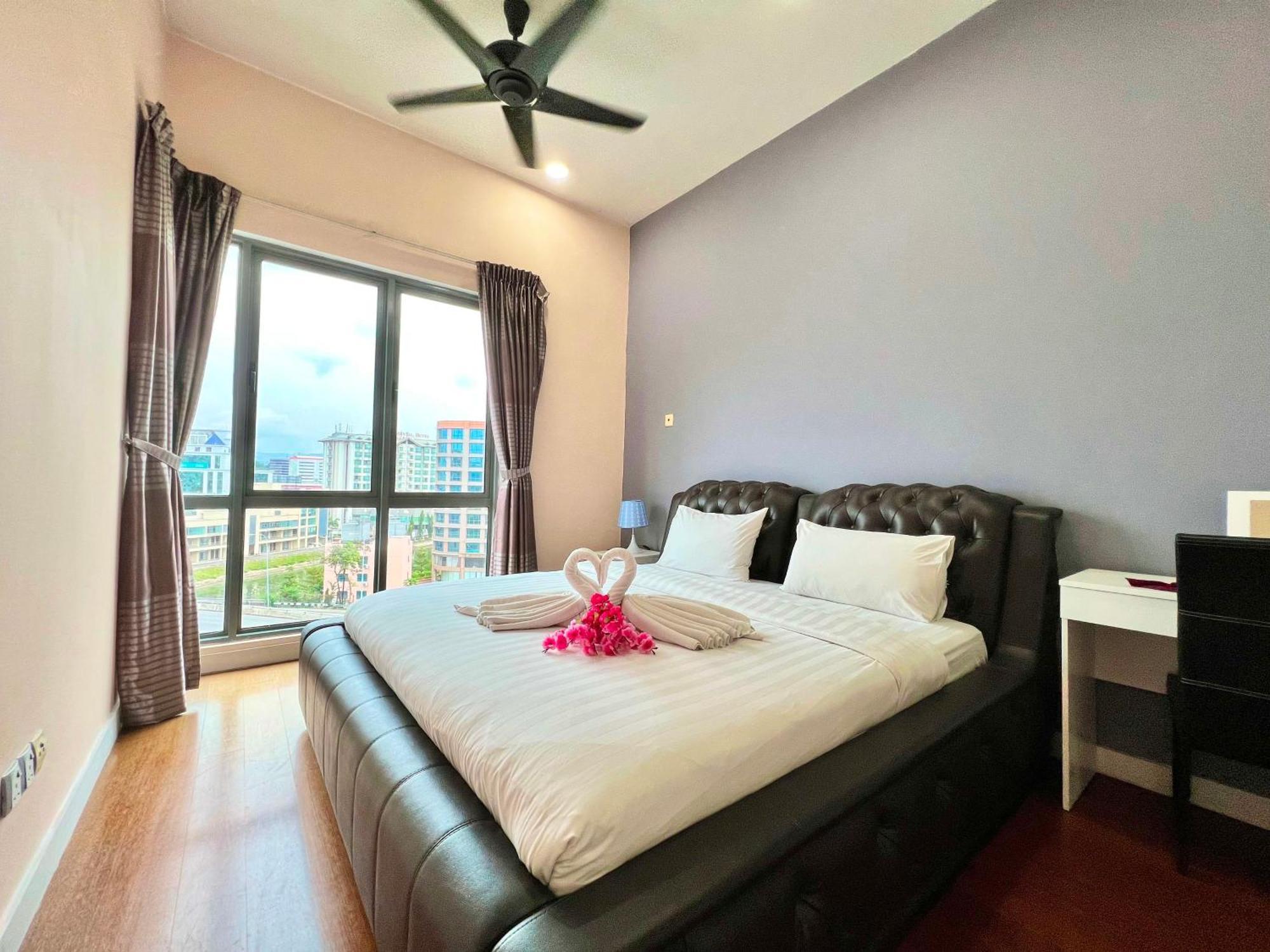 Capital O 90987 The Loft Residences Homestay @ Imago Shopping Mall 2 Kampong Sembulan Exterior foto