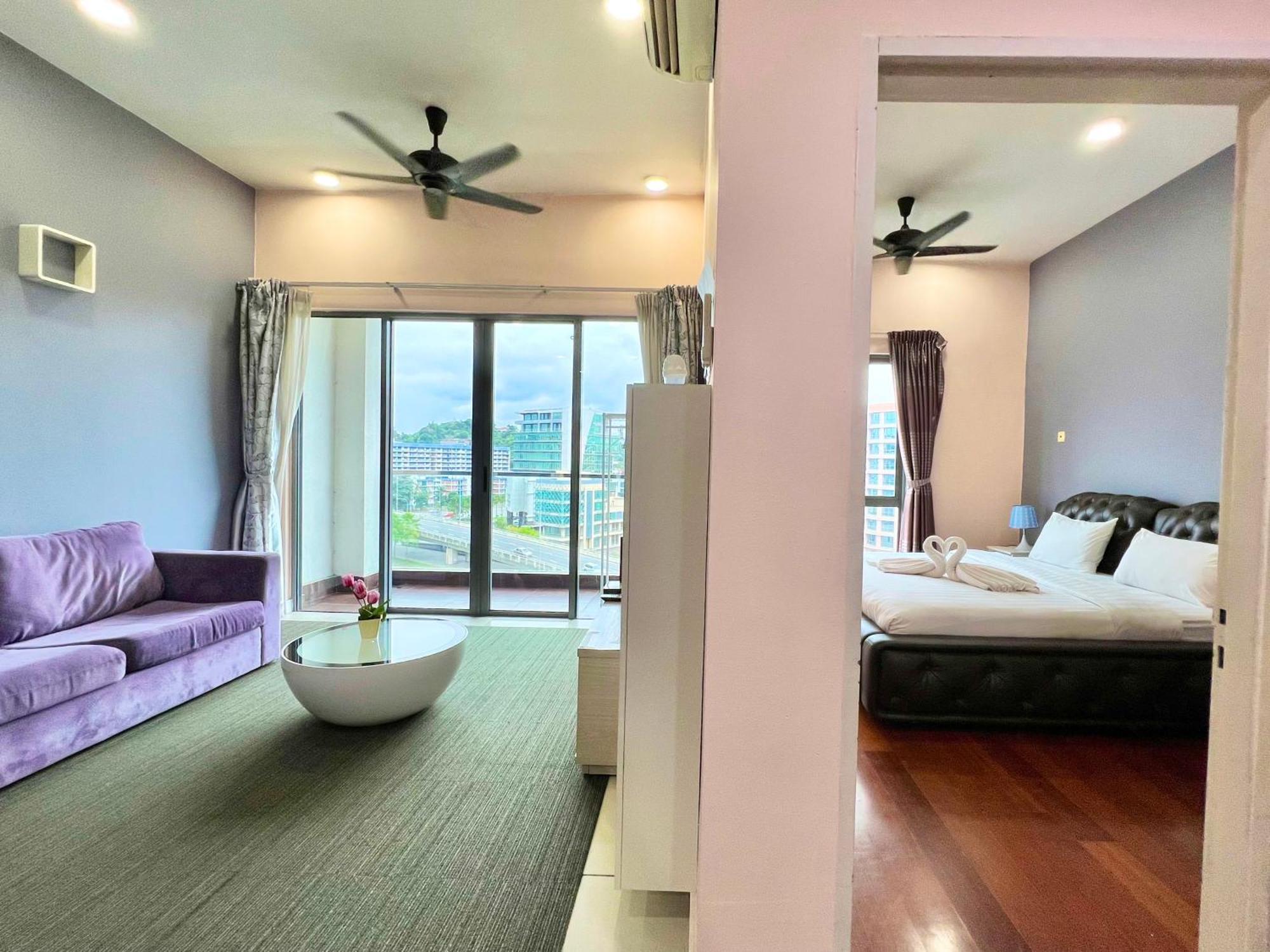 Capital O 90987 The Loft Residences Homestay @ Imago Shopping Mall 2 Kampong Sembulan Exterior foto