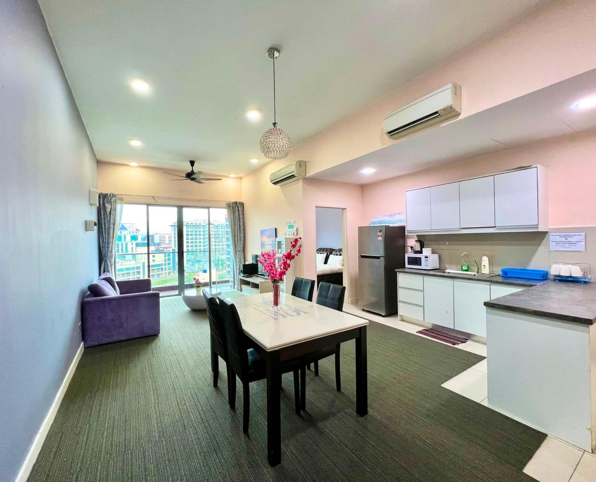 Capital O 90987 The Loft Residences Homestay @ Imago Shopping Mall 2 Kampong Sembulan Exterior foto